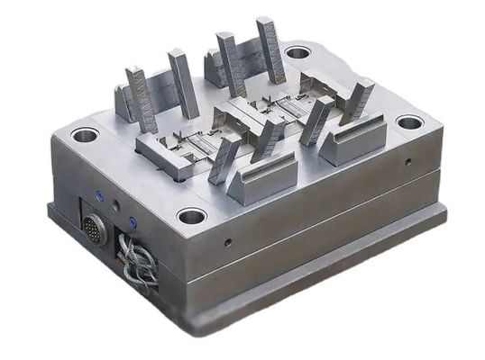 P20 718 738 NAK80 S136 模造材料のカスタマイズされた鋳造ゴム部品