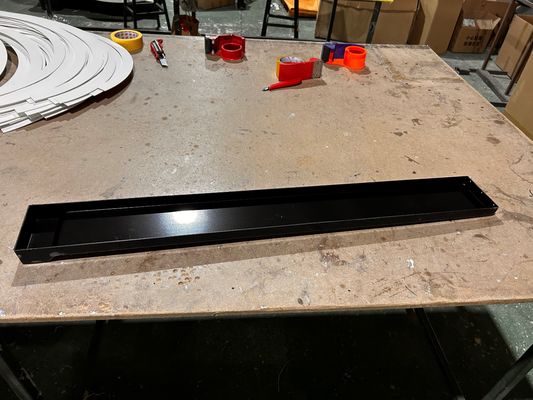 パーソナライズされたロゴでポリカーボネート材料で作られた大きな真空形成水タンク