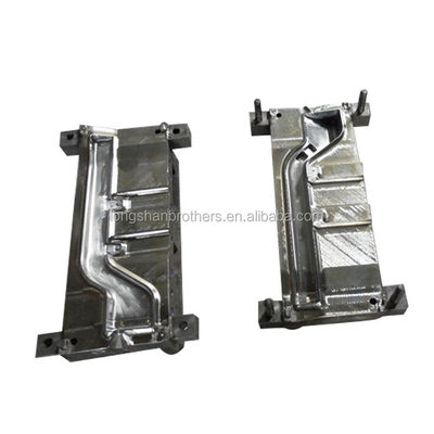高光沢の磨き表面仕上げ ABS/PP/PS/PE/PVC/PA6/PA66材料のための多腔吹風模具